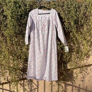 NWT Lanz of Salzburg Long Sleeve Flannel Nightgown- Size Small